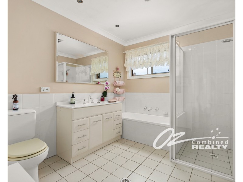 4 Tasman Park Close, St Georges Basin NSW 2540