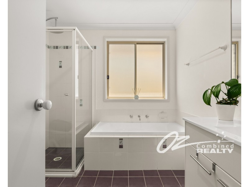 6 Tasman Park Close, St Georges Basin NSW 2540