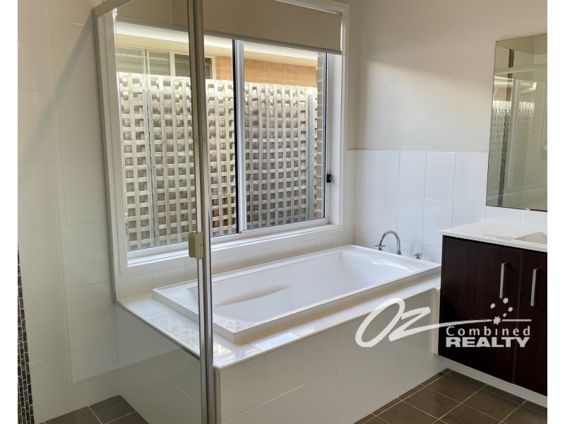 8 Bayswood Avenue, Vincentia NSW 2540