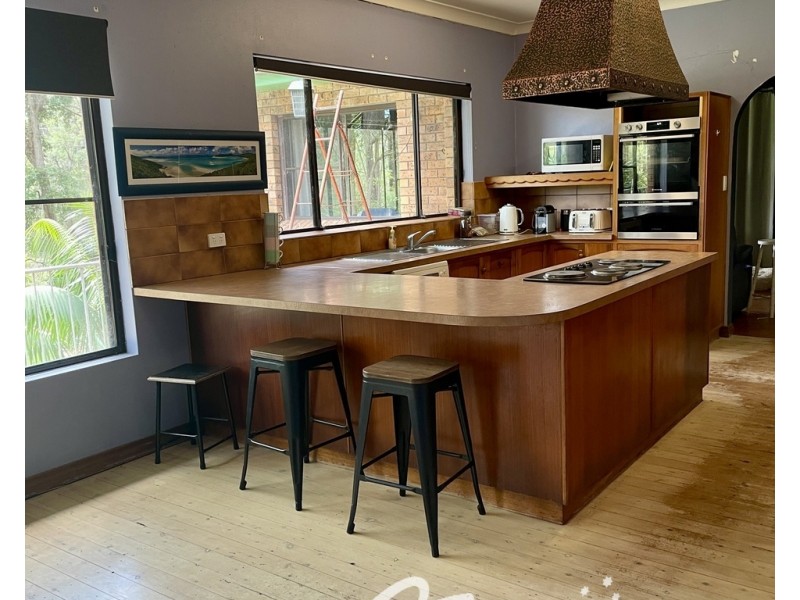 16 Fairfax Road, Woollamia NSW 2540