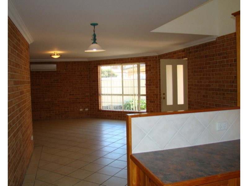 2/11 Leumeah Street, Sanctuary Point NSW 2540