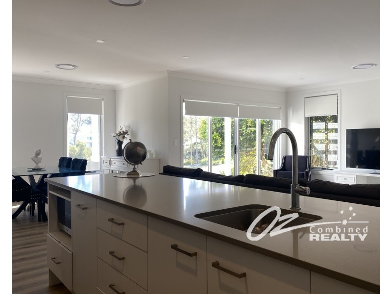 6 Coaster Circuit, Vincentia NSW 2540