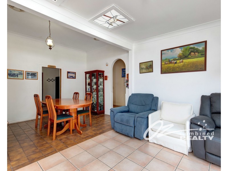 7 Knoll Parade, Woollamia NSW 2540