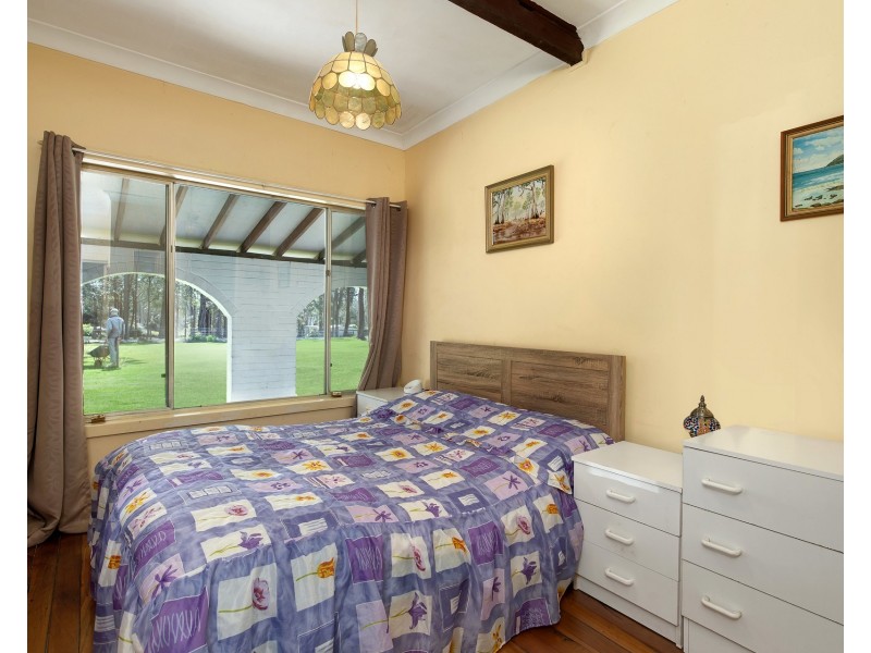 7 Knoll Parade, Woollamia NSW 2540