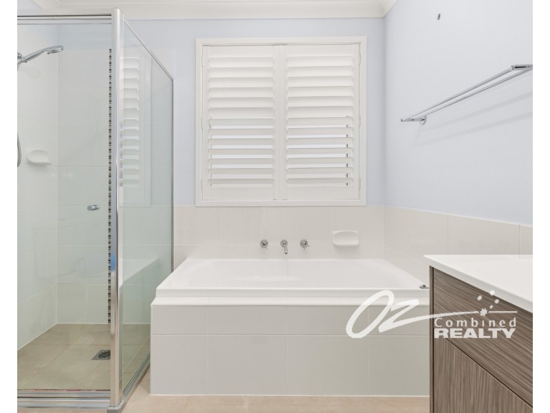 100 Links Avenue, Sanctuary Point NSW 2540