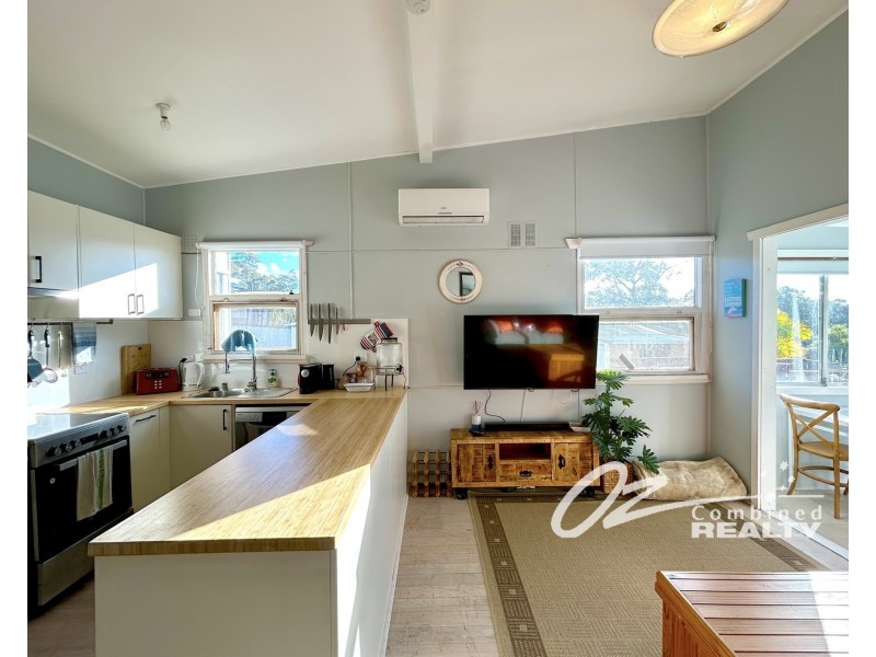 10 Lachlan Crescent, St Georges Basin NSW 2540