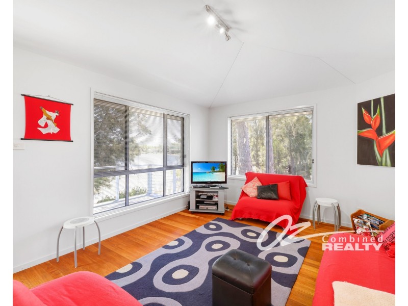 21 Lachlan Crescent, St Georges Basin NSW 2540