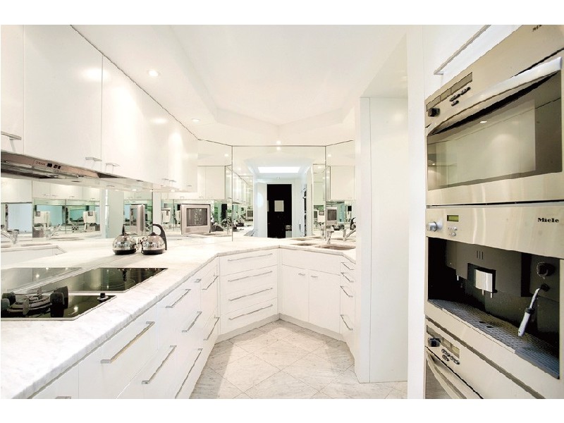 4 St Leonards Place, St Kilda VIC 3182