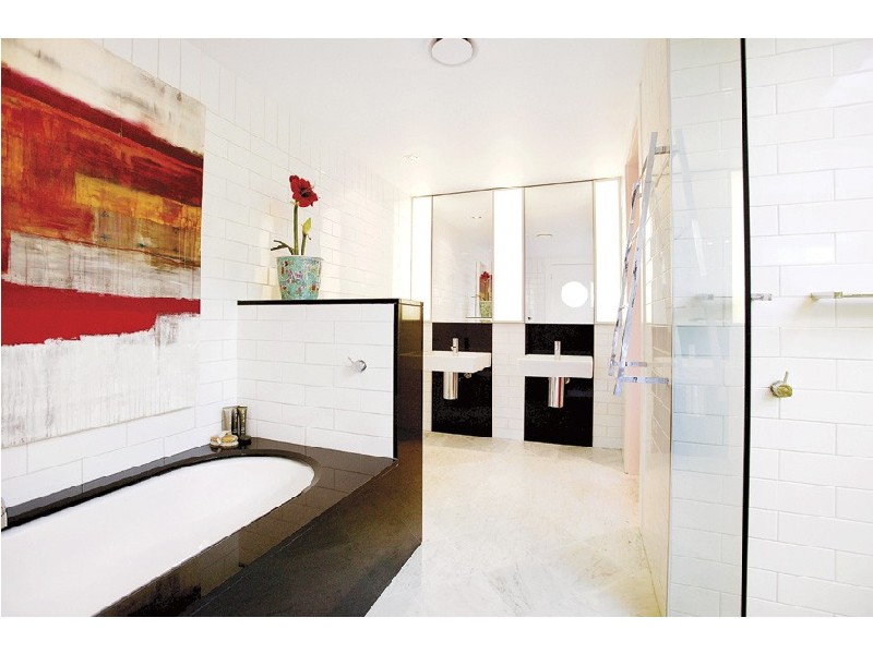 4 St Leonards Place, St Kilda VIC 3182