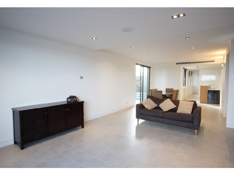 79 Marine Parade, Elwood VIC 3184