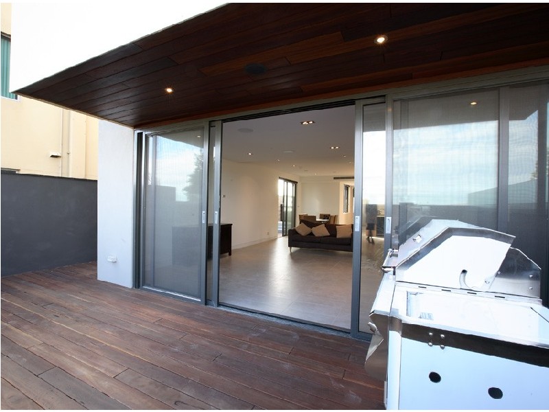 79 Marine Parade, Elwood VIC 3184