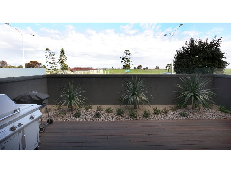 79 Marine Parade, Elwood VIC 3184