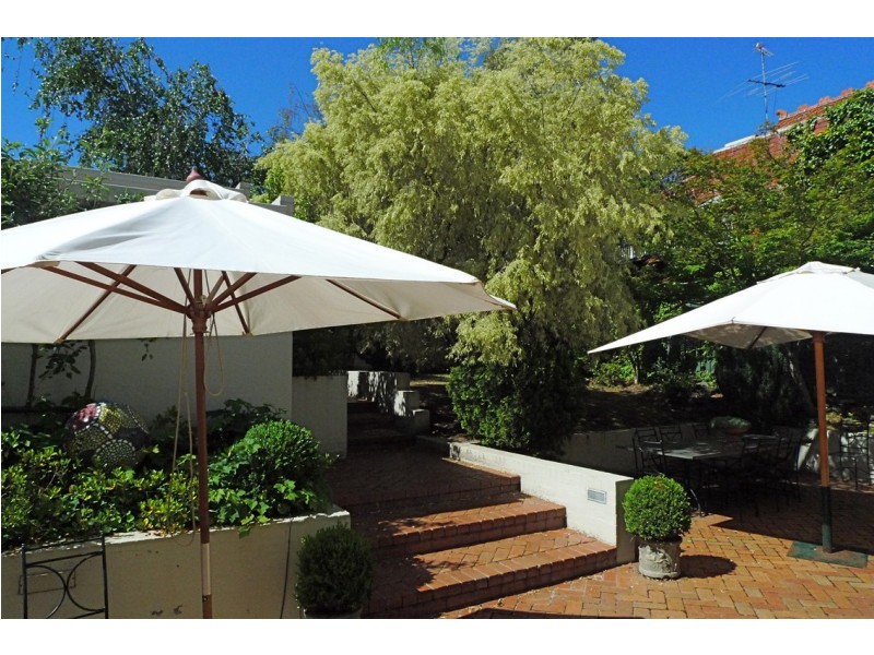 32 Woodside Crescent, Toorak VIC 3142