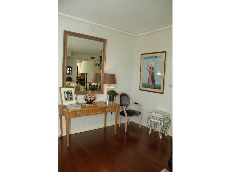 1/3 Wallace Ave, Toorak VIC 3142
