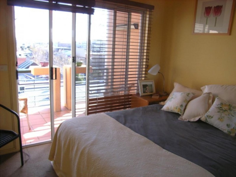 10/22 Dudley Street, Melbourne VIC 3000