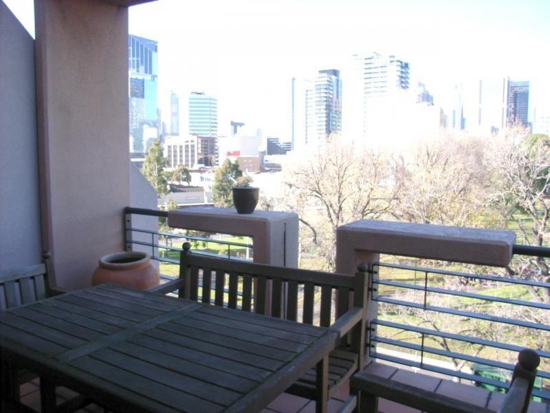 10/22 Dudley Street, Melbourne VIC 3000