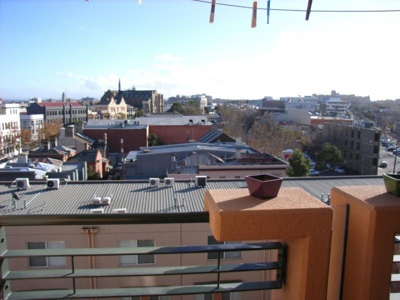 10/22 Dudley Street, Melbourne VIC 3000