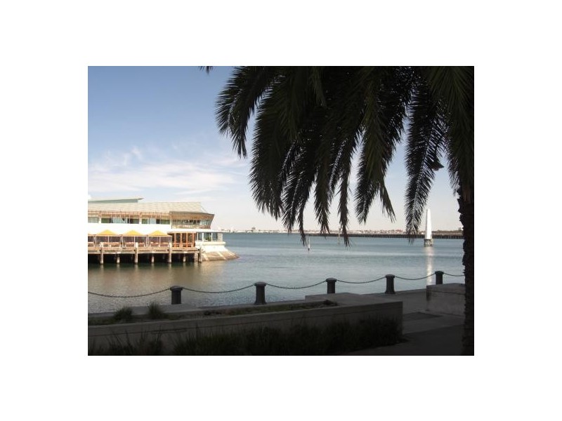 806/107 Beach Street, Port Melbourne VIC 3207