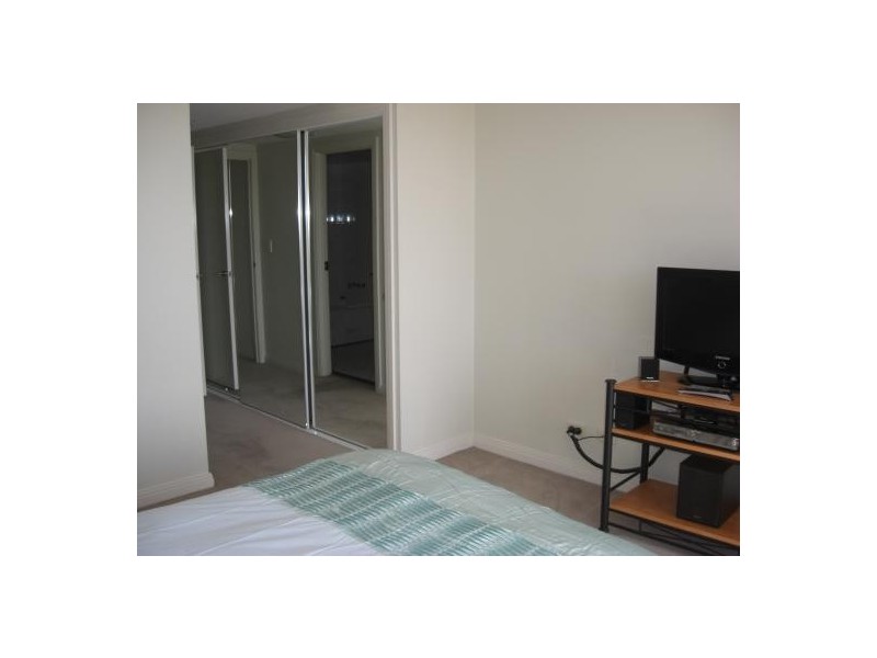 806/107 Beach Street, Port Melbourne VIC 3207