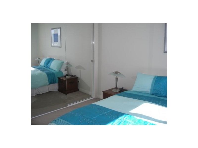 806/107 Beach Street, Port Melbourne VIC 3207