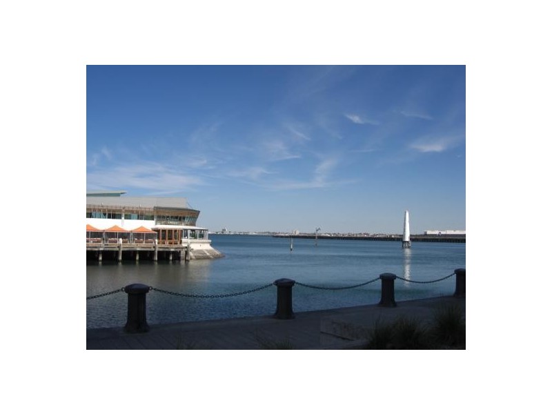 806/107 Beach Street, Port Melbourne VIC 3207