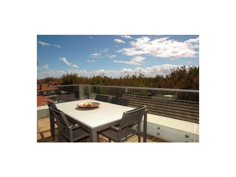 15/2A Tiuna Grove, Elwood VIC 3184