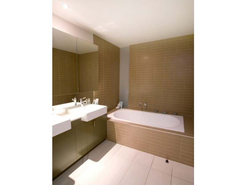 94/801 Bourke Street, Docklands VIC 3008