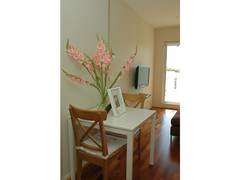 33/4 Seisman Place, Port Melbourne VIC 3207