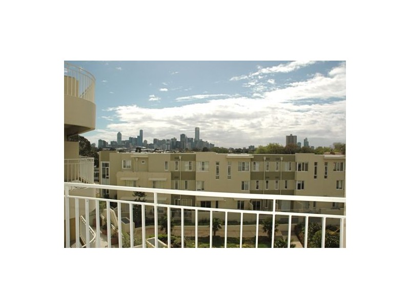 33/4 Seisman Place, Port Melbourne VIC 3207