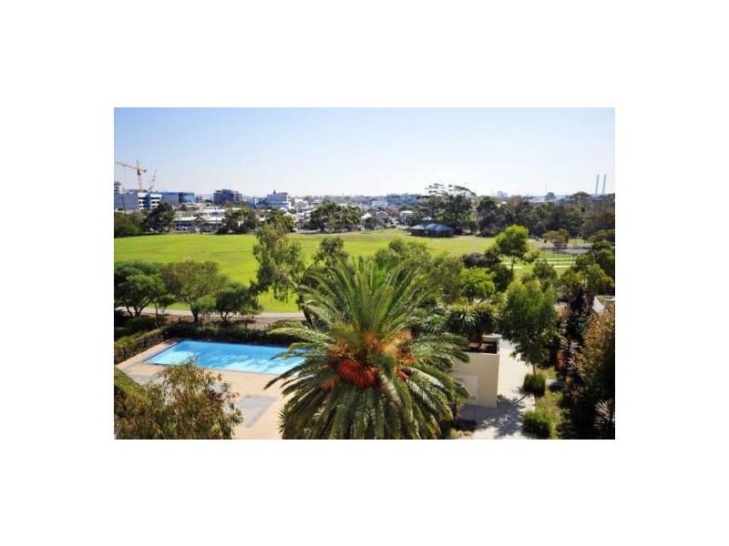 33/4 Seisman Place, Port Melbourne VIC 3207