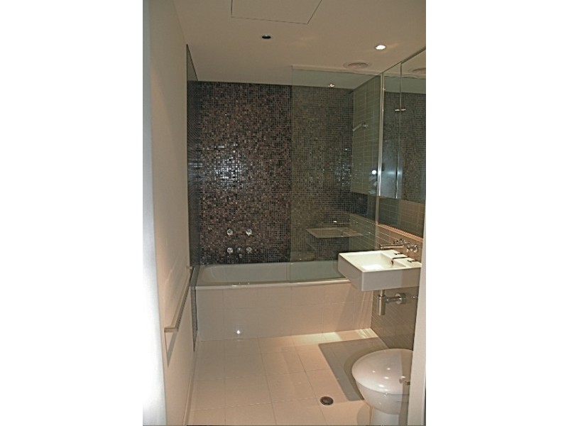 902/55 Queens Road, Melbourne VIC 3004