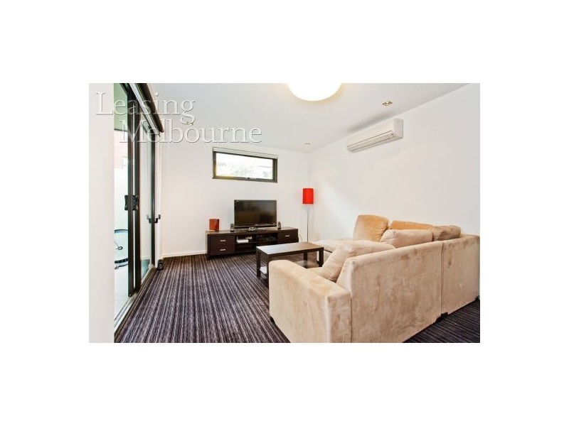 18/17 Robe Street, St Kilda VIC 3182