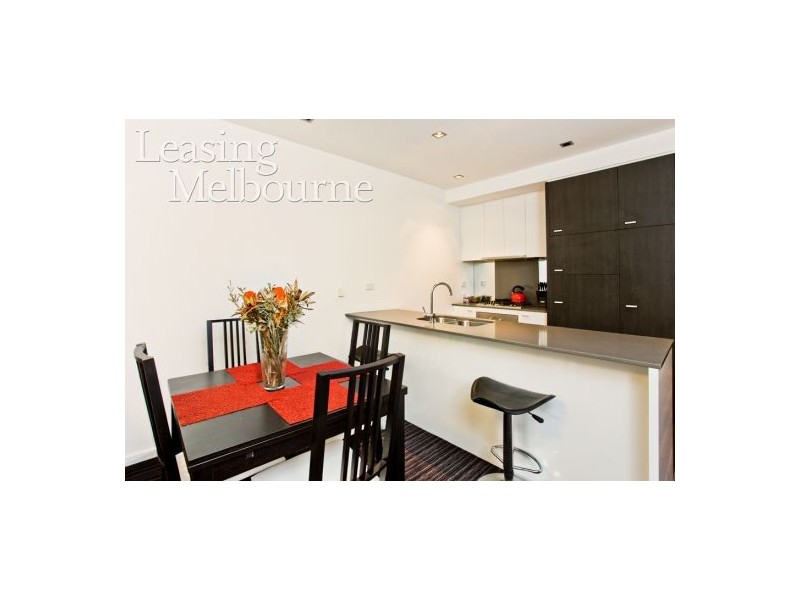 18/17 Robe Street, St Kilda VIC 3182