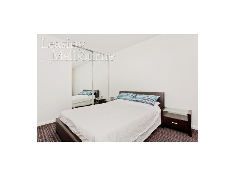 18/17 Robe Street, St Kilda VIC 3182