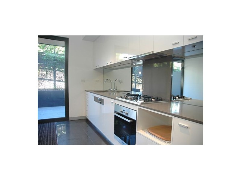 1/17 Robe Street, St Kilda VIC 3182