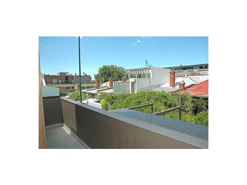 17/17 Robe Street, St Kilda VIC 3182