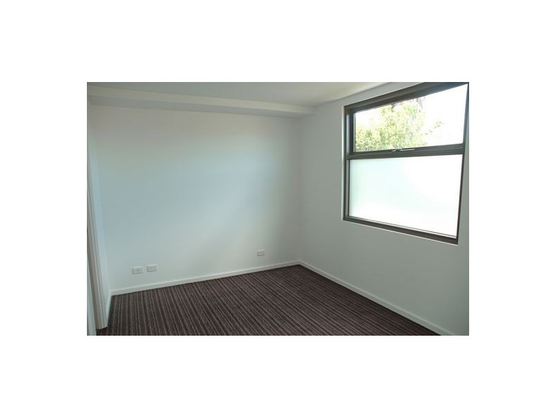 17/17 Robe Street, St Kilda VIC 3182
