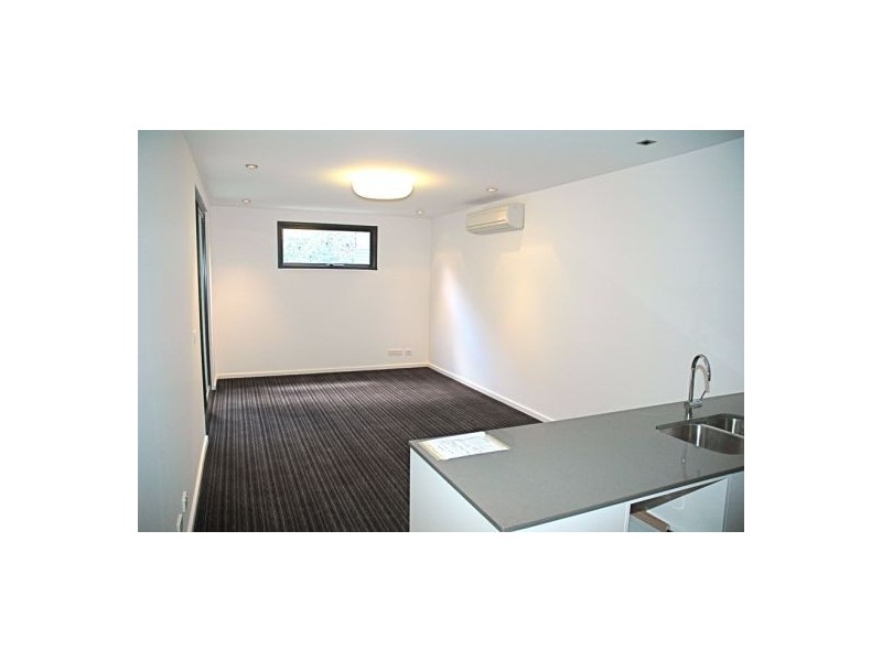 18/17 Robe Street, St Kilda VIC 3182