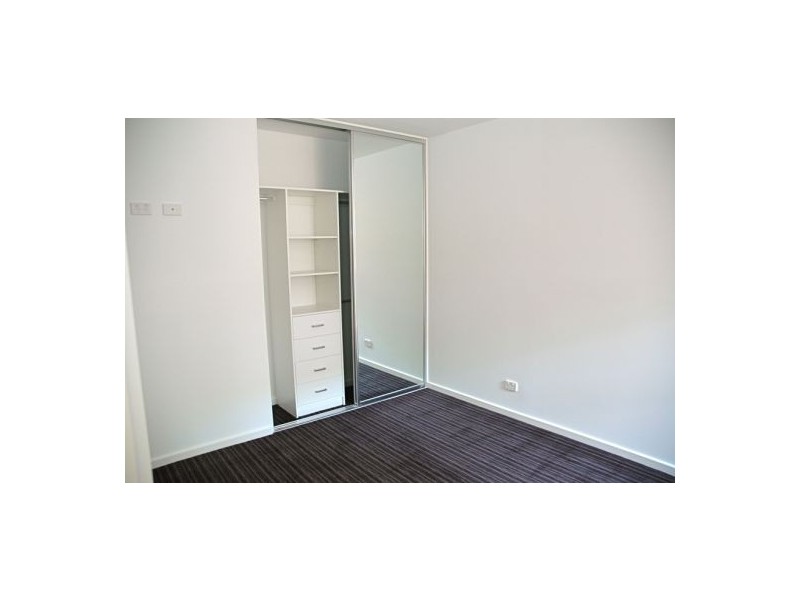 18/17 Robe Street, St Kilda VIC 3182