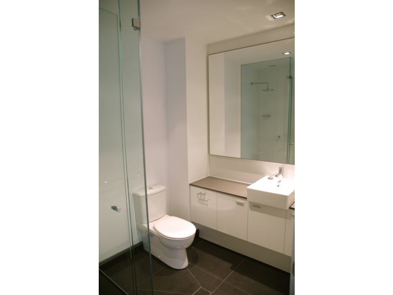 18/17 Robe Street, St Kilda VIC 3182