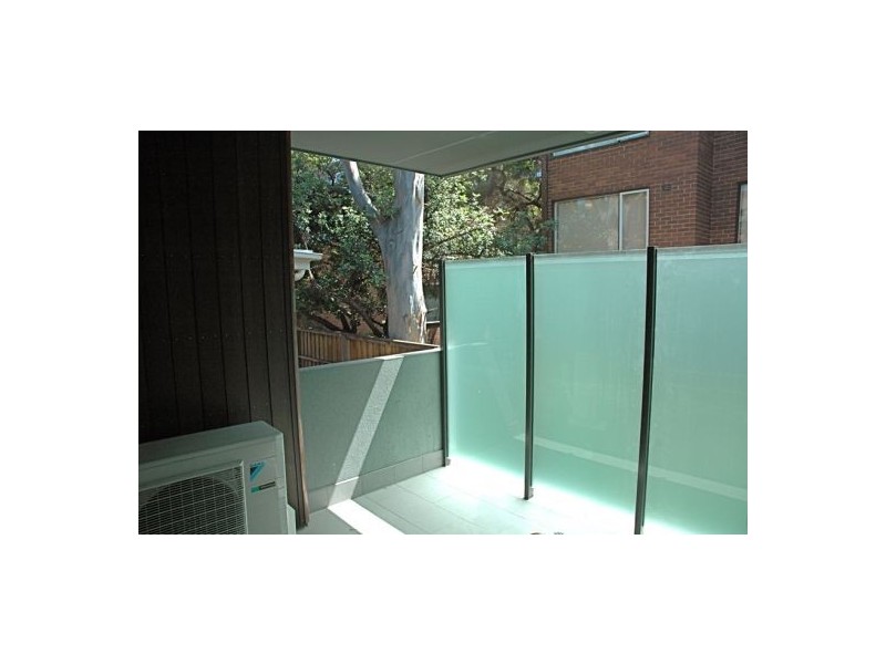 18/17 Robe Street, St Kilda VIC 3182