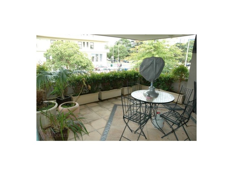 2/214 Albert Street, East Melbourne VIC 3002