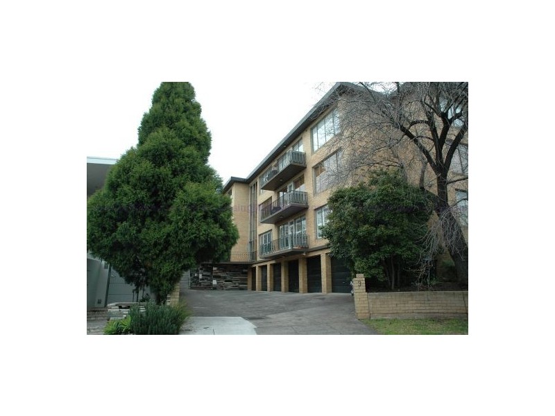 1/3 Lansell Court, Toorak VIC 3142