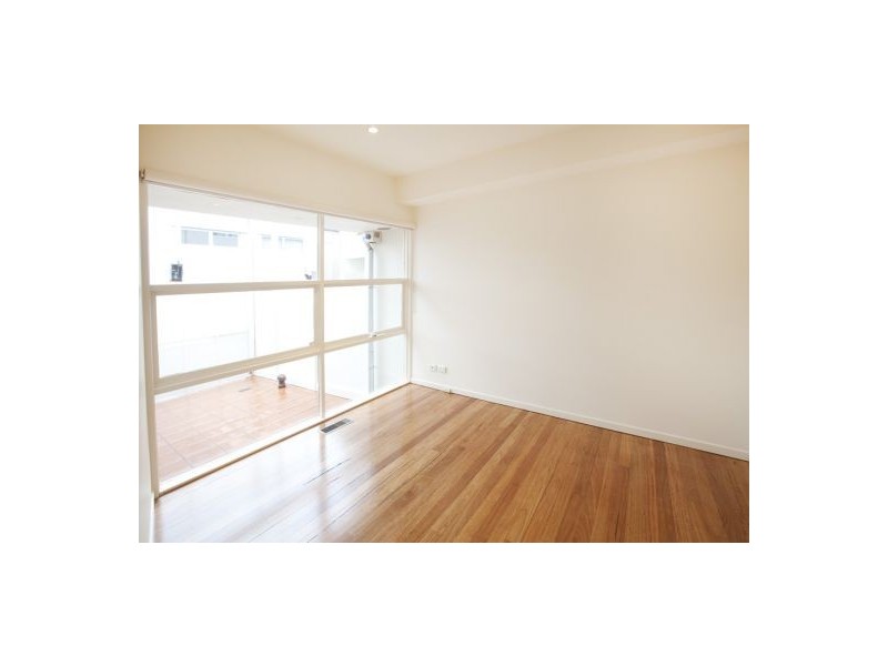 9 St Leonards Place, St Kilda VIC 3182