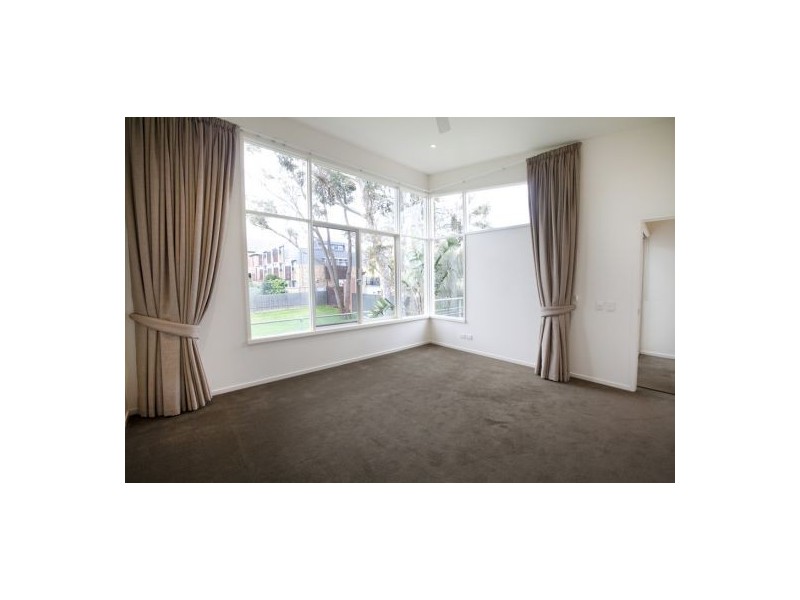 9 St Leonards Place, St Kilda VIC 3182