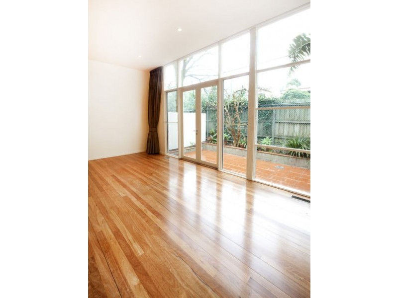 9 St Leonards Place, St Kilda VIC 3182