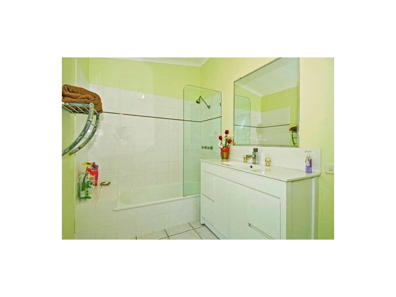 17 Valerie Close, Edens Landing QLD 4207