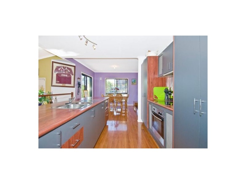 17 Valerie Close, Edens Landing QLD 4207