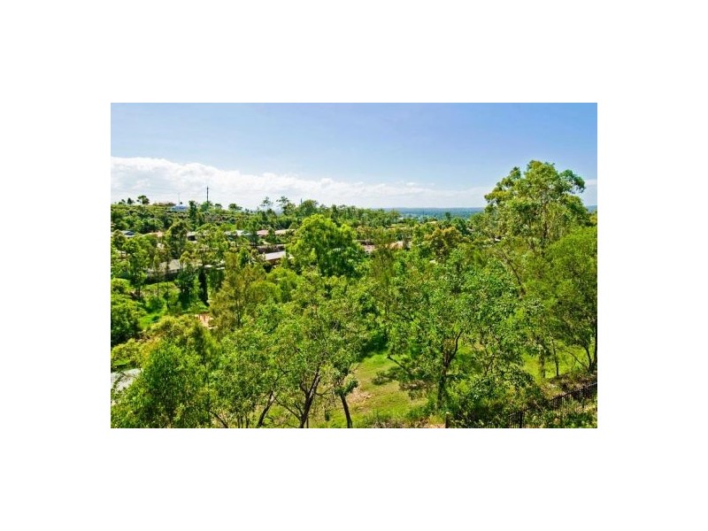 17 Valerie Close, Edens Landing QLD 4207