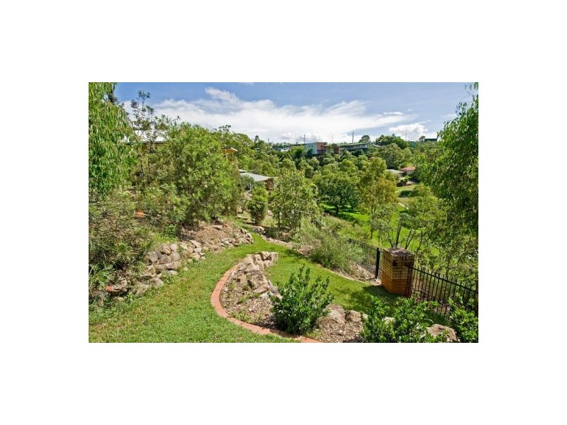 17 Valerie Close, Edens Landing QLD 4207